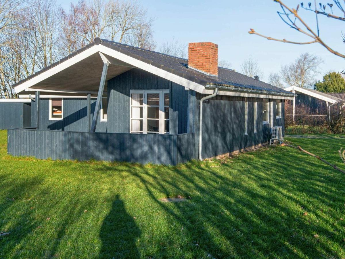 8 Person Holiday Home In B Rkop Egeskov  Экстерьер фото