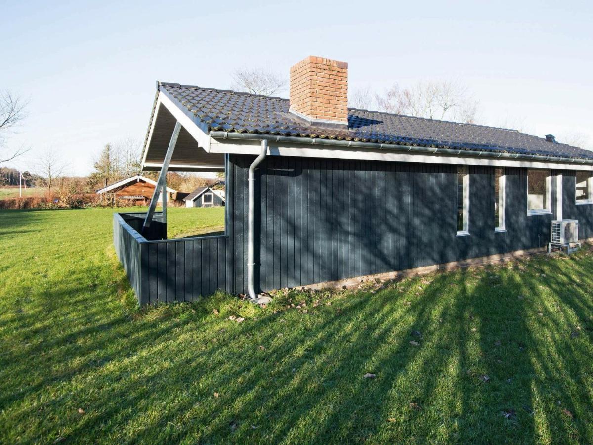 8 Person Holiday Home In B Rkop Egeskov  Экстерьер фото